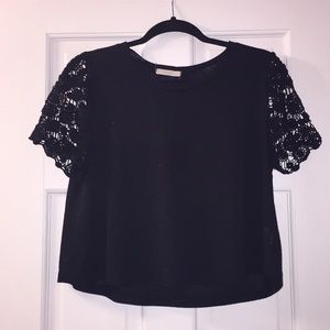 LUSH ✨ Lace sleeve crop top